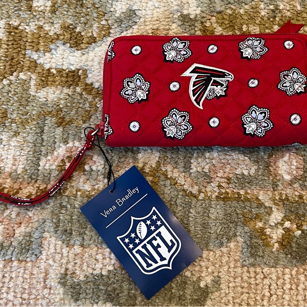 Atlanta Falcon‎ Vera Bradley FRID Front Zip Wristlet Red/Silver Bandana NWT